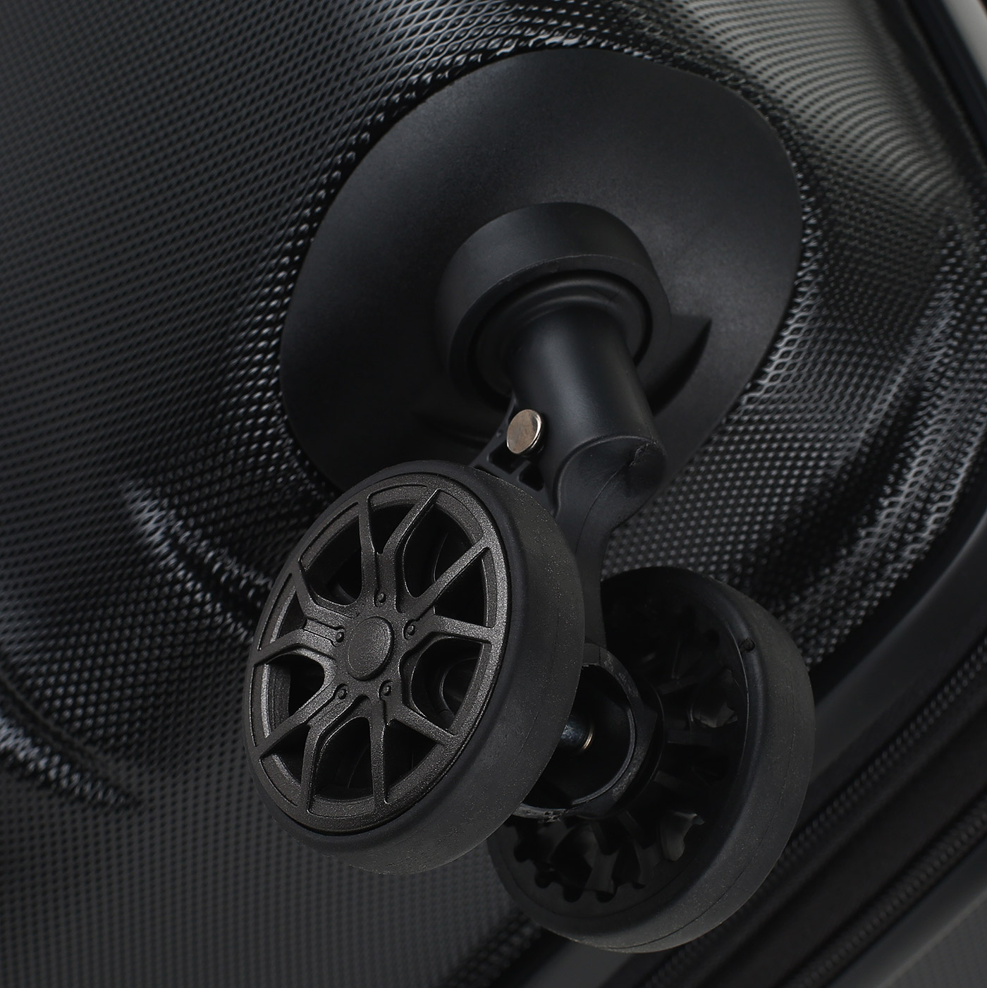 Чемодан средний M из поликарбоната с кодовым замком Eberhart Lotus