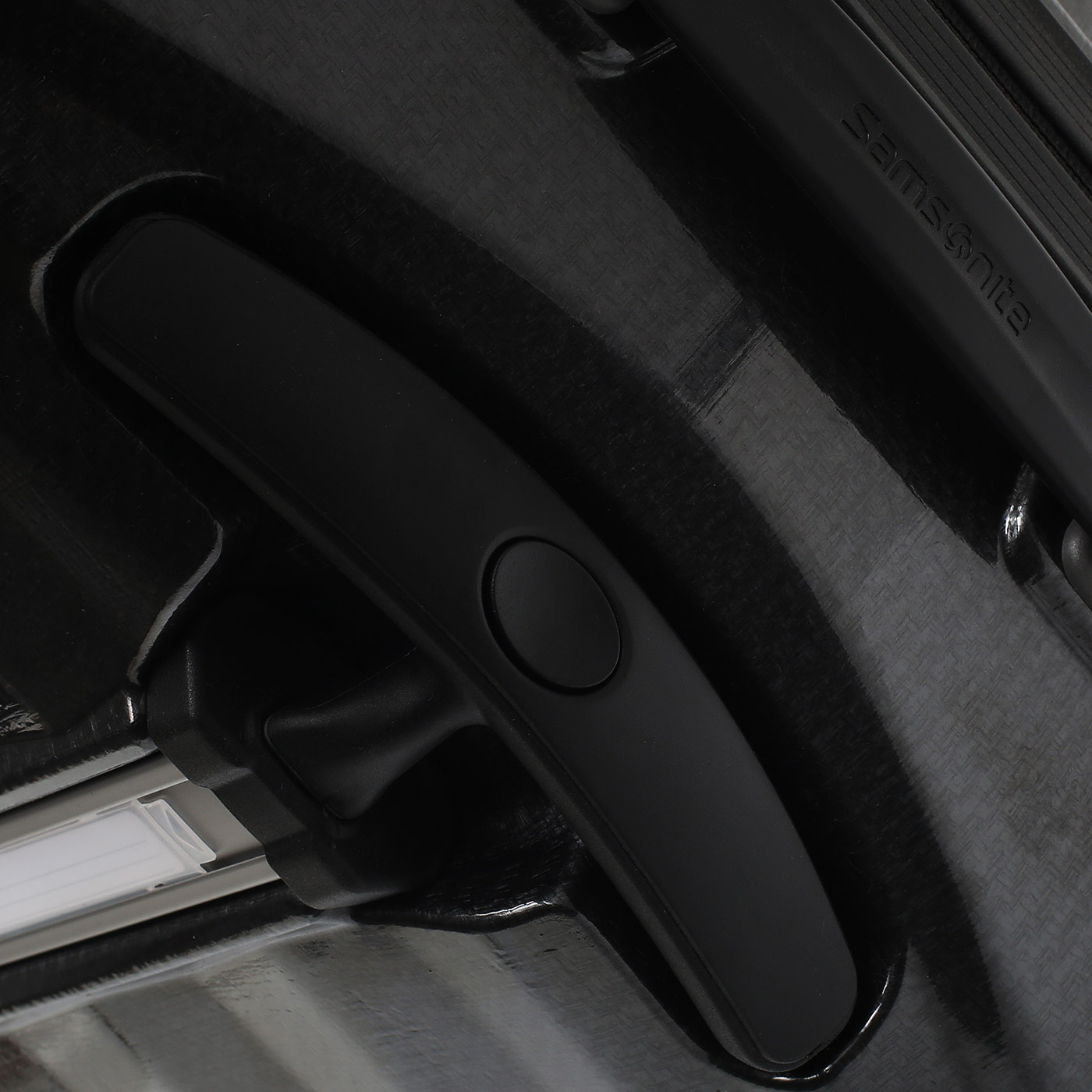 Большой чемодан из легкого пластика Samsonite Lite-Shock