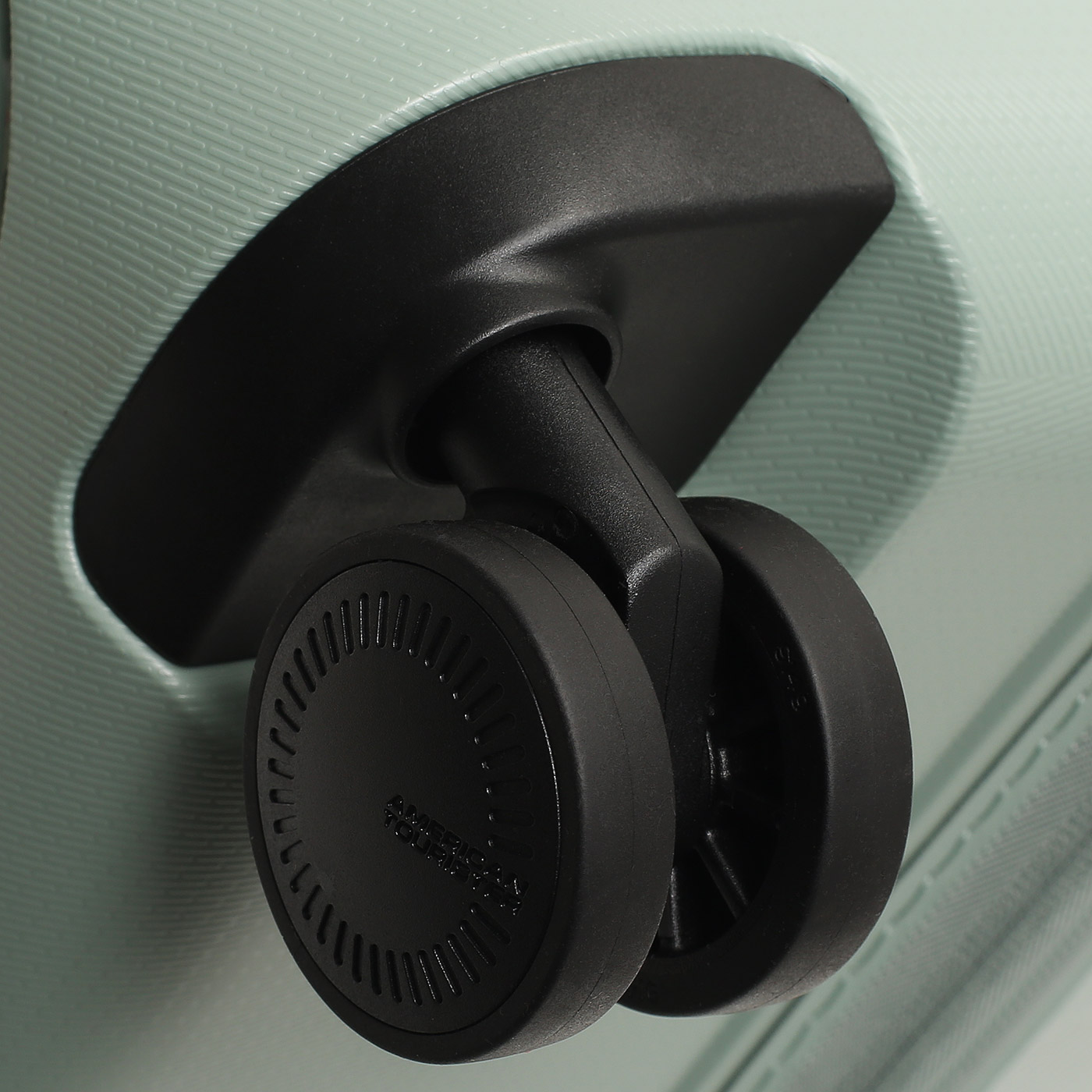 Чемодан средний M  American Tourister Dashpop