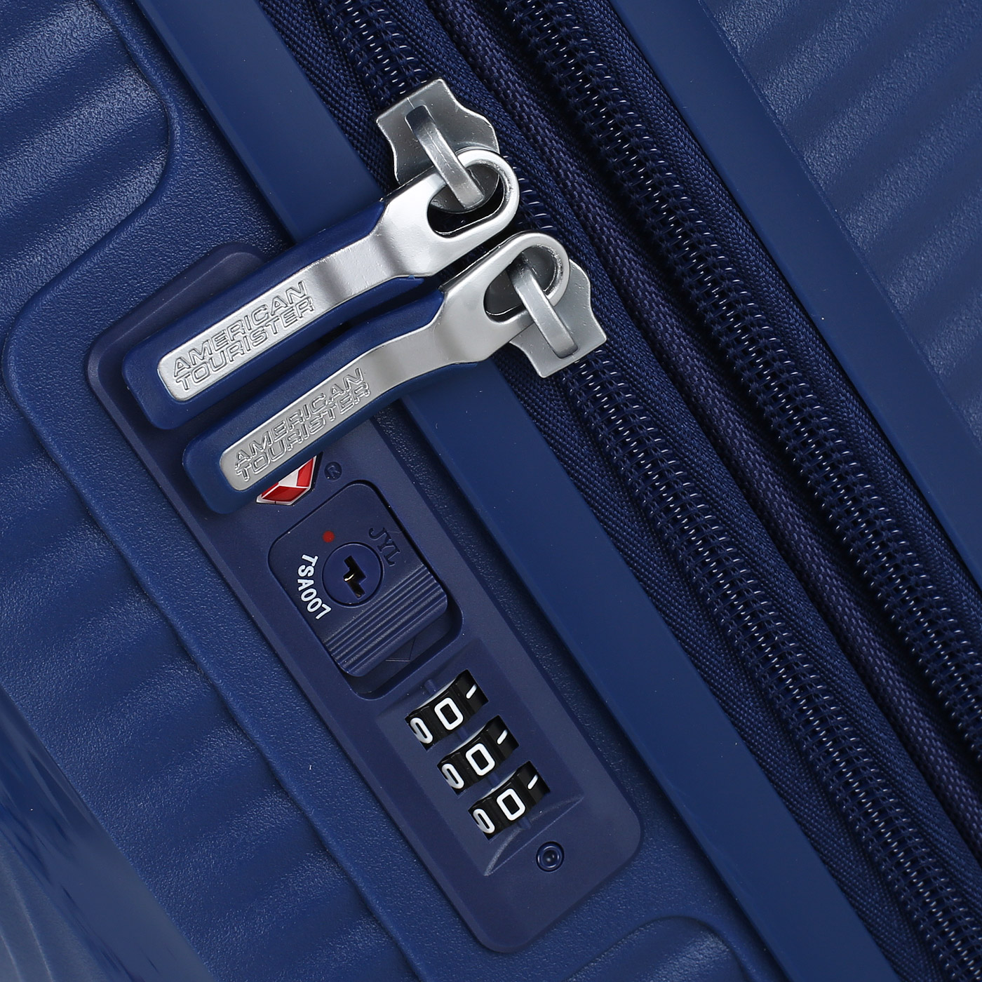 Чемодан на молнии American Tourister Soundbox