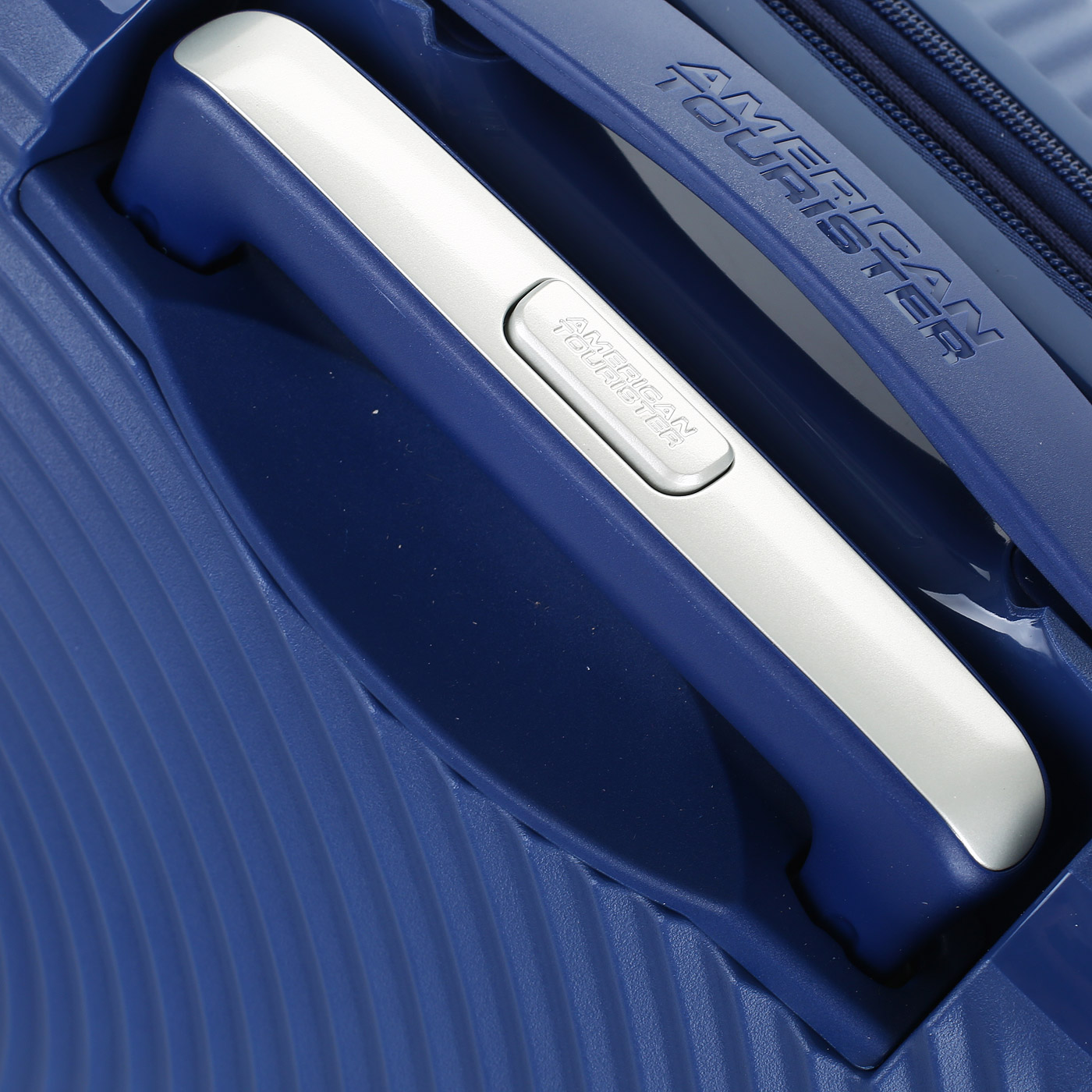 Чемодан на молнии American Tourister Soundbox